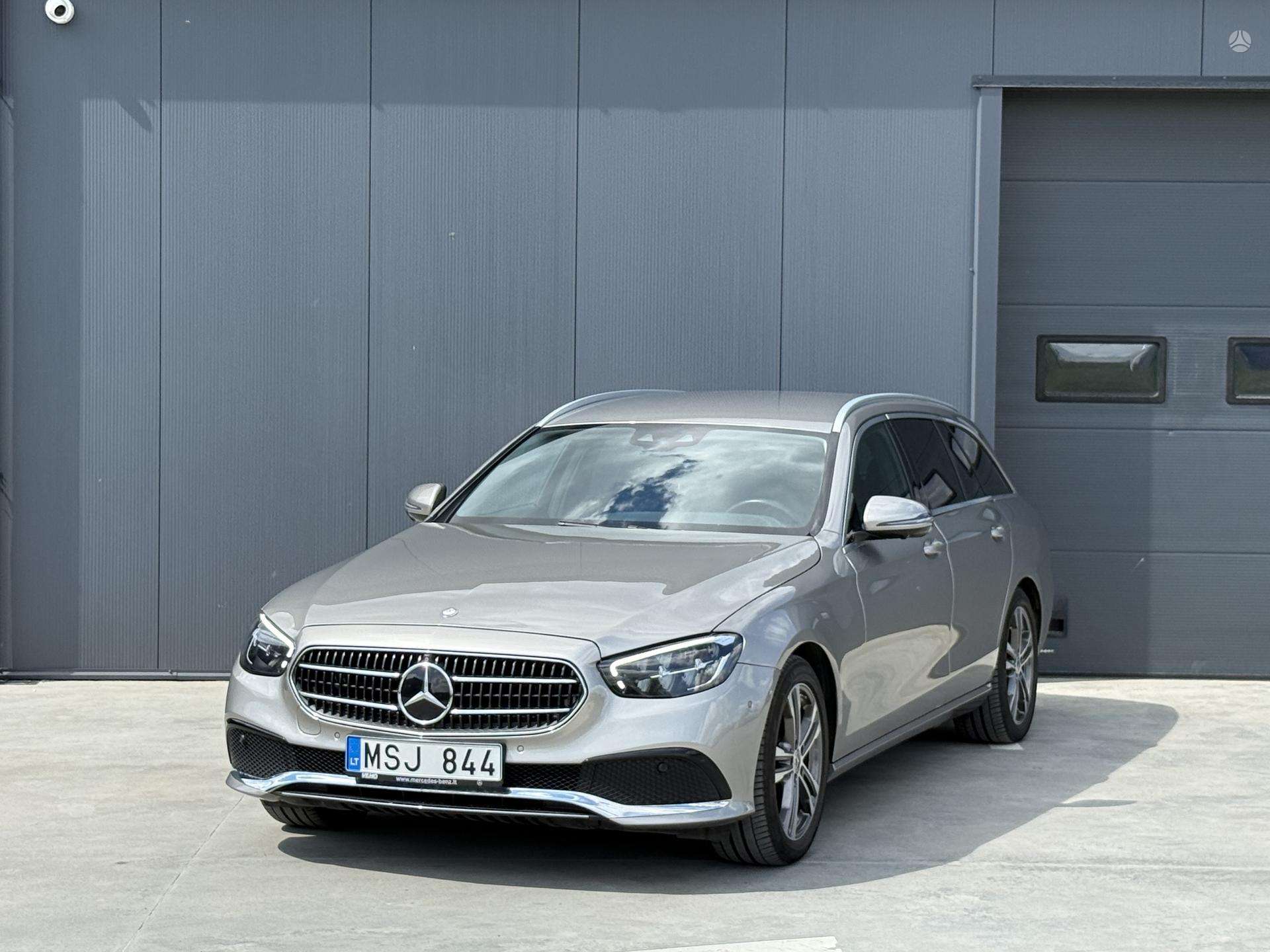 Mercedes-Benz E300, 2022
